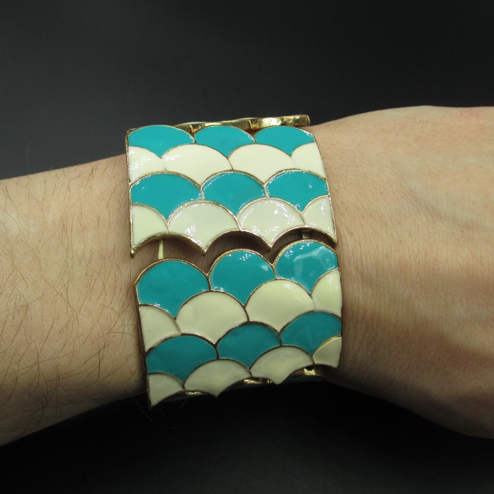 Vintage Blue & White Scale Style Metal Bracelet - Picture 2 of 4